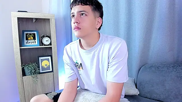 Snapshot of dennis_hills chatting on 04-04-26, 12:12 dennis hills online show from 04-04-26, 12:12