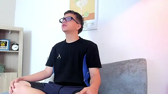 Snapshot of dennis_hills chatting on 03-25-26, 12:37 dennis hills online show from 03-25-26, 12:37