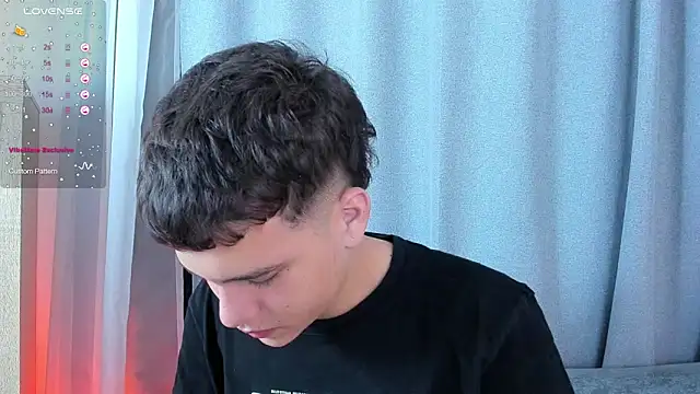 Snapshot of dennis_hills chatting on 04-02-26, 12:34 dennis hills online show from 04-02-26, 12:34