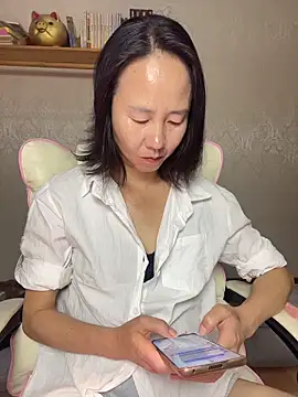 lilysister66 online show from 04-15-26, 03:27