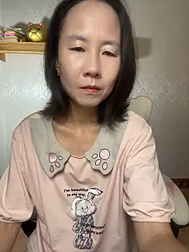 lilysister66 online show from 05-07-26, 06:39