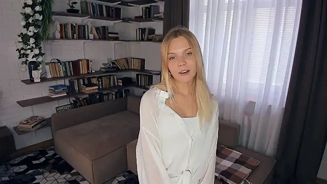 InesPiek online show from 03-25-26, 08:57