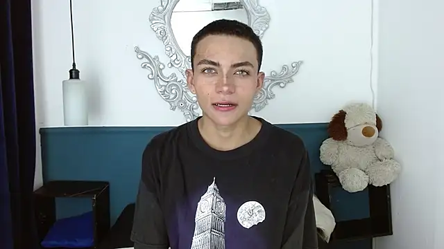 Snapshot of romeo_laurient chatting on 06-20-26, 08:36 romeo laurient online show from 06-20-26, 08:36