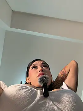 Ellelie 77 online show from 04-24-26, 02:13