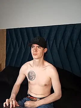 Snapshot of lio____ chatting on 03-30-26, 03:19 lio online show from 03-30-26, 03:19