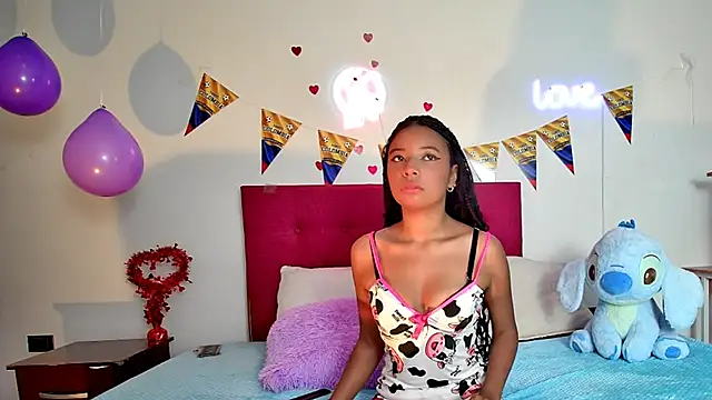 Snapshot of Ellie_Cute7 chatting on 06-30-26, 07:36 Ellie Cute7 online show from 06-30-26, 07:36