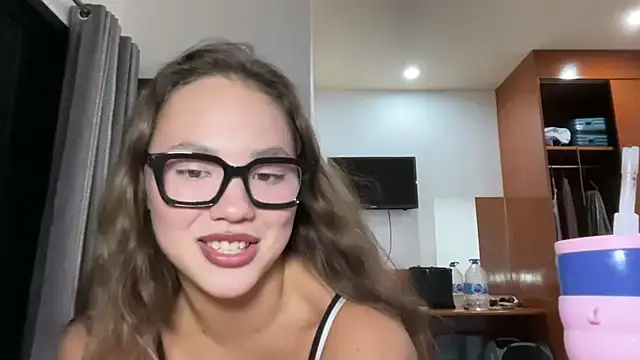 kamila 18 french online show from 05-19-26, 02:13