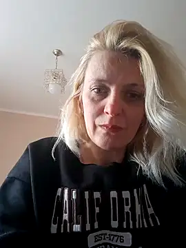 MiaLove183 online show from 04-01-26, 01:52