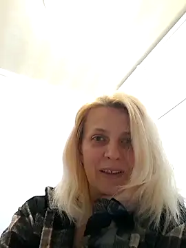 MiaLove183 online show from 04-16-26, 01:12