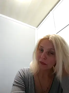 Snapshot of MiaLove183 chatting on 06-06-26, 11:37 MiaLove183 online show from 06-06-26, 11:37