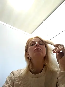 MiaLove183 online show from 04-18-26, 11:23