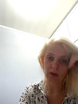 Snapshot of MiaLove183 chatting on 06-03-26, 02:33 MiaLove183 online show from 06-03-26, 02:33