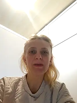 MiaLove183 online show from 04-11-26, 07:56