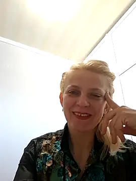 MiaLove183 online show from 04-19-26, 08:37