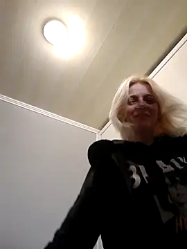 MiaLove183 online show from 03-28-26, 12:06