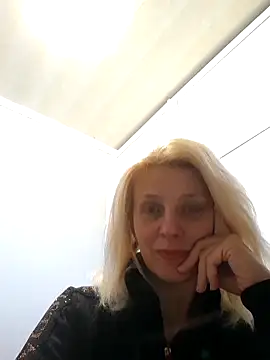 Snapshot of MiaLove183 chatting on 04-28-26, 01:37 MiaLove183 online show from 04-28-26, 01:37
