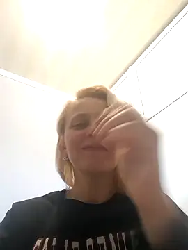 MiaLove183 online show from 04-04-26, 11:06