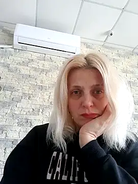 MiaLove183 online show from 03-26-26, 02:48