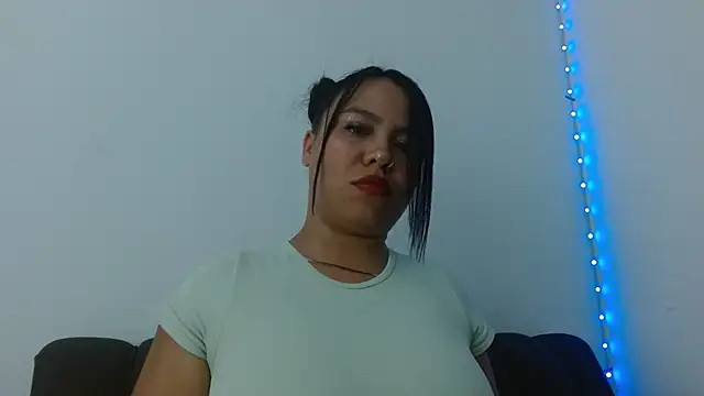 Snapshot of alessialux chatting on 05-05-26, 04:26 alessialux online show from 05-05-26, 04:26