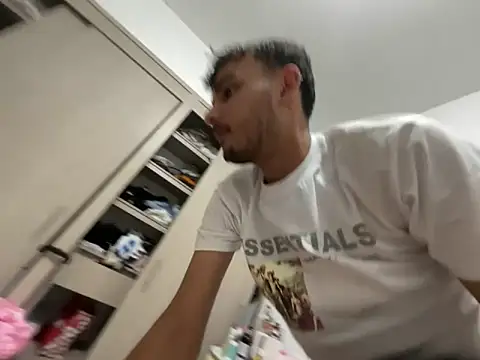 Snapshot of Velvet_man chatting on 03-25-26, 06:02 Velvet man online show from 03-25-26, 06:02