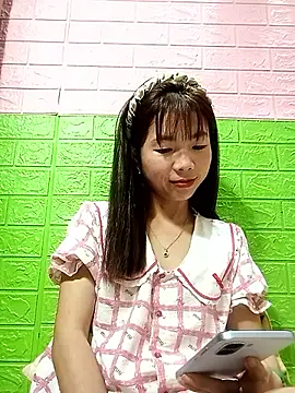 AmyLinee01 online show from 06-13-26, 07:06