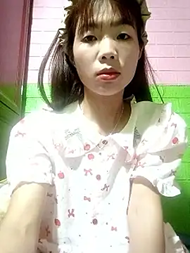 AmyLinee01 online show from 05-09-26, 05:55