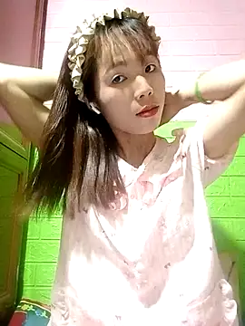 AmyLinee01 online show from 05-05-26, 01:14