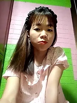 AmyLinee01 online show from 05-13-26, 10:39