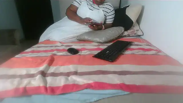 Lucia-boobs online show from 05-17-26, 05:02