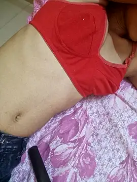 Curvy Amyra online show from 05-15-26, 06:55