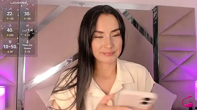 velvetlunaa  online show from 07-04-26, 02:21