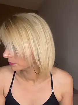 Snapshot of evaluminax chatting on 04-10-26, 11:12 evaluminax online show from 04-10-26, 11:12