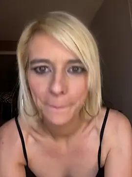 Snapshot of evaluminax chatting on 04-06-26, 03:35 evaluminax online show from 04-06-26, 03:35