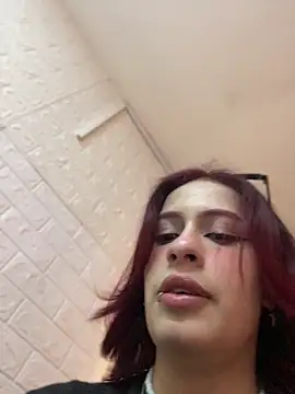 Snapshot of steffmontespink18 chatting on 06-15-26, 01:22 steffmontespink18 online show from 06-15-26, 01:22