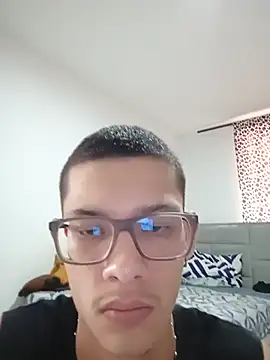 Snapshot of luis_sanchez018 chatting on 07-18-26, 04:26 luis sanchez018 online show from 07-18-26, 04:26