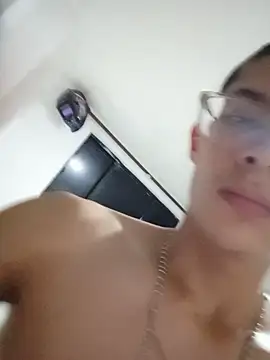 Snapshot of luis_sanchez018 chatting on 05-22-26, 11:36 luis sanchez018 online show from 05-22-26, 11:36