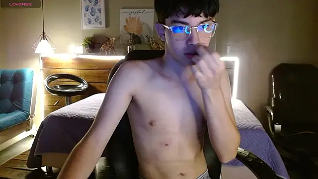 Snapshot of SantiTwinkyy chatting on 03-28-26, 01:12 SantiTwinkyy online show from 03-28-26, 01:12