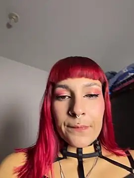 Snapshot of Amelie-RedHoney chatting on 06-27-26, 11:00 Amelie-RedHoney online show from 06-27-26, 11:00