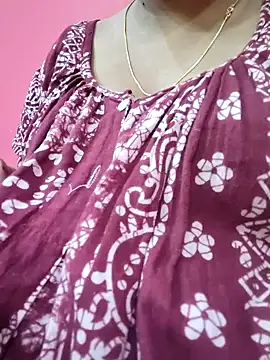 Snapshot of itz-priya chatting on 04-14-26, 10:15 itz-priya online show from 04-14-26, 10:15