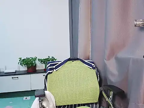 Snapshot of Llpl322 chatting on 05-05-26, 01:47 Llpl322 online show from 05-05-26, 01:47