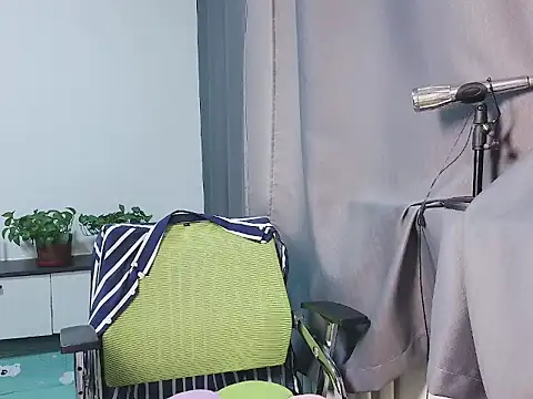 Snapshot of Llpl322 chatting on 05-06-26, 02:10 Llpl322 online show from 05-06-26, 02:10