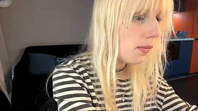 Snapshot of DivinaSpanski chatting on 03-26-26, 12:58 DivinaSpanski online show from 03-26-26, 12:58