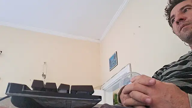 Sueliton2 online show from 04-12-26, 05:38