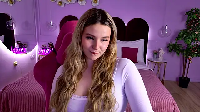 CharlotteAtwoood online show from 05-18-26, 04:12