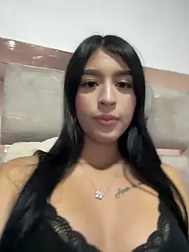 Snapshot of Hannaa_blondee chatting on 05-22-26, 01:14 Hannaa blondee online show from 05-22-26, 01:14