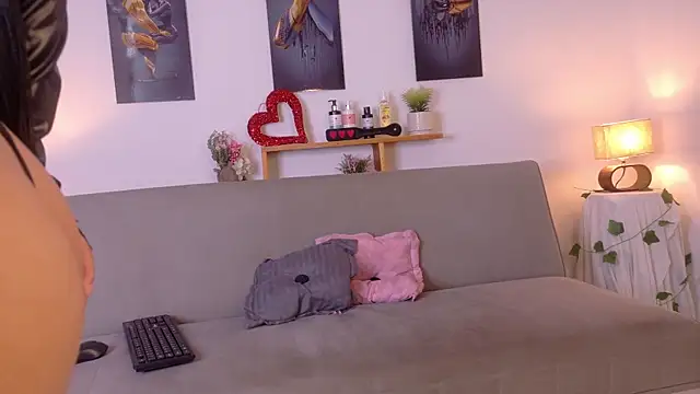 lia valmont 01 online show from 04-24-26, 06:43