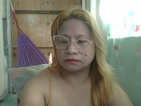 PinayChristine online show from 04-12-26, 12:58