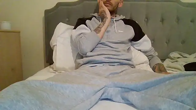 feetlovrr94 online show from 04-11-26, 10:24