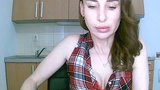 GlarysLoveressSx online show from 04-15-26, 01:04