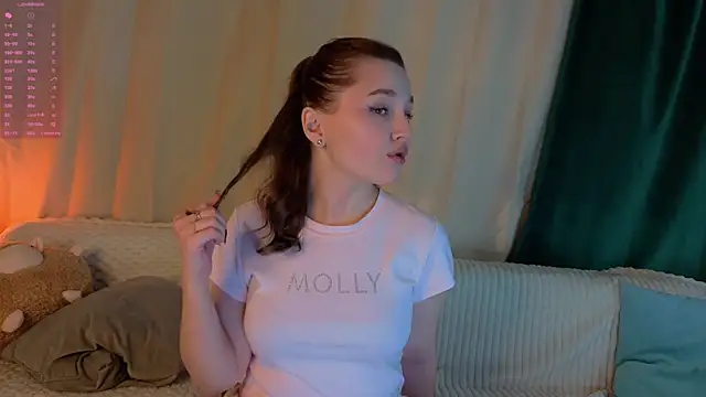LorriMonz online show from 06-01-26, 01:39